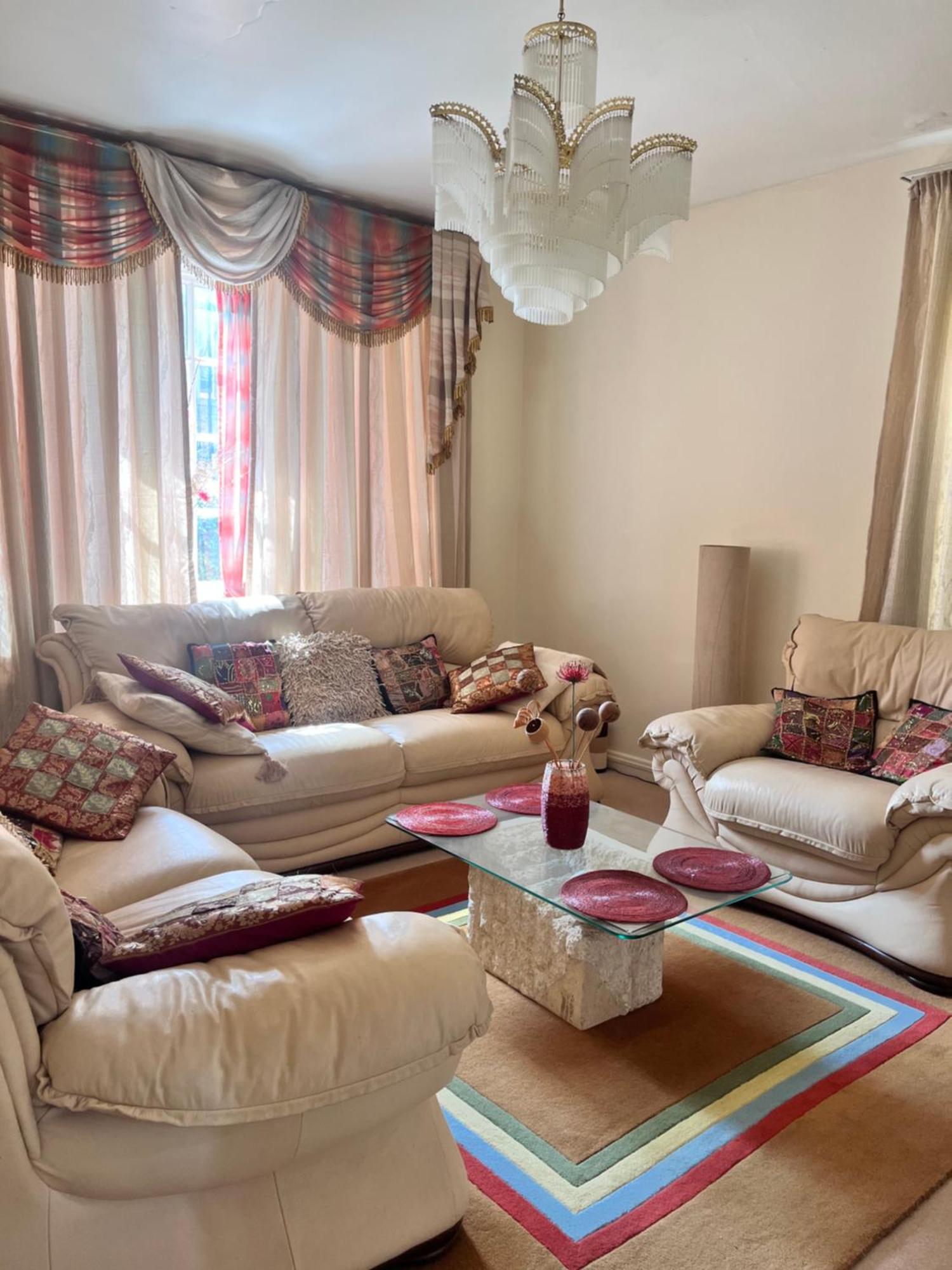 Private Room In Charming Detached House In Newington — Photos 1